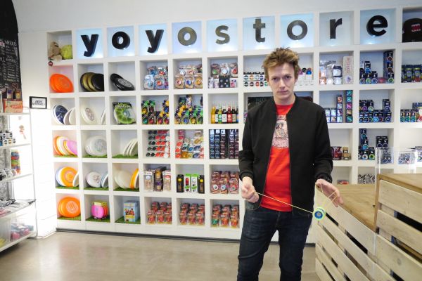 Modsigelse logo spænding Prague yo-yo champion Honza and his shop | People in Prague